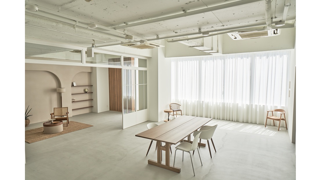 2.レイヤー感のあるホワイトフレーム