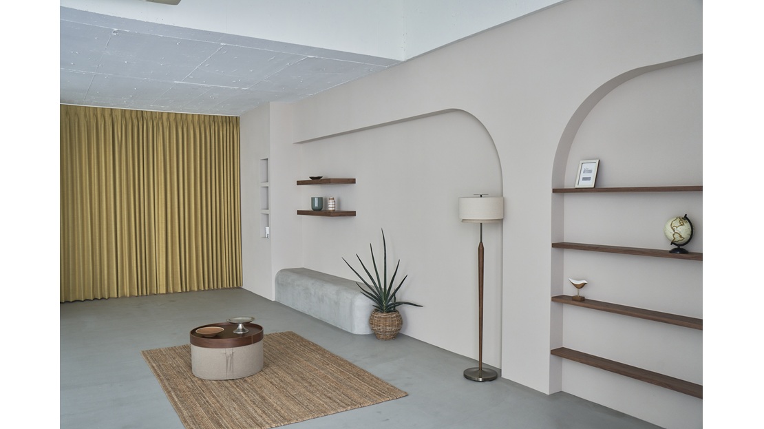 5.モルタルベンチに座って撮影も